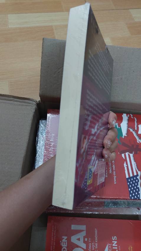 Sách bọc chắc chắn, ship nhanh dã man ạ, chưa kể là giá thành rẻ hơn rất nhìu so vớ các nhà sách khác và sàn thương mại điện tử khác nữa ạ 🥰