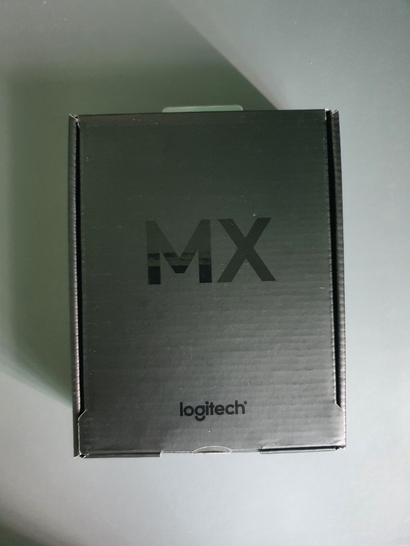 giao hàng nhành, sản phẩm nguyên seal, ban đầu chưa quen tay nhưng sau thời gian ngắn sử dụng chuột khá thích