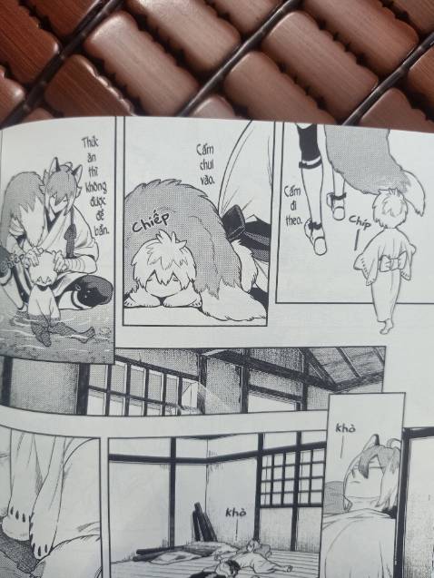 Truyện dễ thương và nhẹ nhàng, đọc nhoáng cái là hết. Nét tác giả mềm mại, tròn ủm thấy cưng. Chia khung độc đáo và xây dựng tạo hình cho các nhân vật dựa trên đặc điểm có thật của loài đó, dễ thấy nhất là sự thay đổi trong lông tóc của bé chim. Bản dịch mình đánh giá là tuyệt vời, xuất sắc, bởi vừa truyền tải được nghĩa, sắc thái và thông điệp của bản gốc, đồng thời giữ được tính tự nhiên của bản dịch khiến độc giả là người Việt đọc không cấn tẹo nào. Có nhiều câu trong một trang đọc thấy rõ vần điệu, êm ái và nịnh tai.