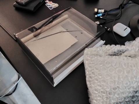 Sản phẩm tiện nhưng dễ bị nứt khi vận chuyển.