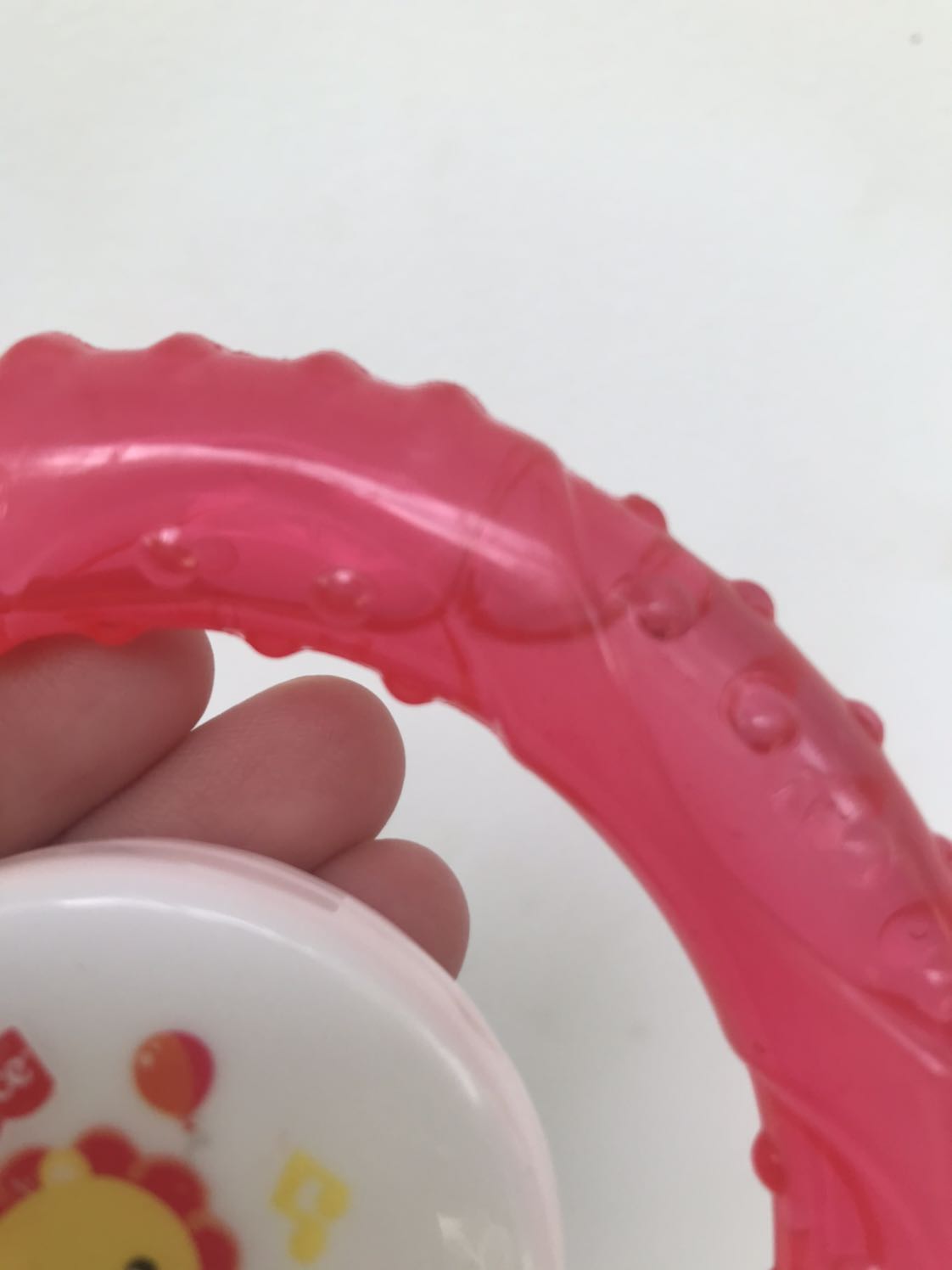 Hàng còn trong hộp nhưng tại sao bị bay màu, trầy trụa nhìn như hàng sử dụng rồi sau đó ép vào hộp lại. Mua cho bé chơi mà giờ không dám cho chơi luôn. Tin tưởng tiki quá riếc giao hàng sao kém chất lượng quá, không lọc hoặc kiểm duyệt hàng của NCC. Đề nghị có sự phản hồi của tiki và ncc.