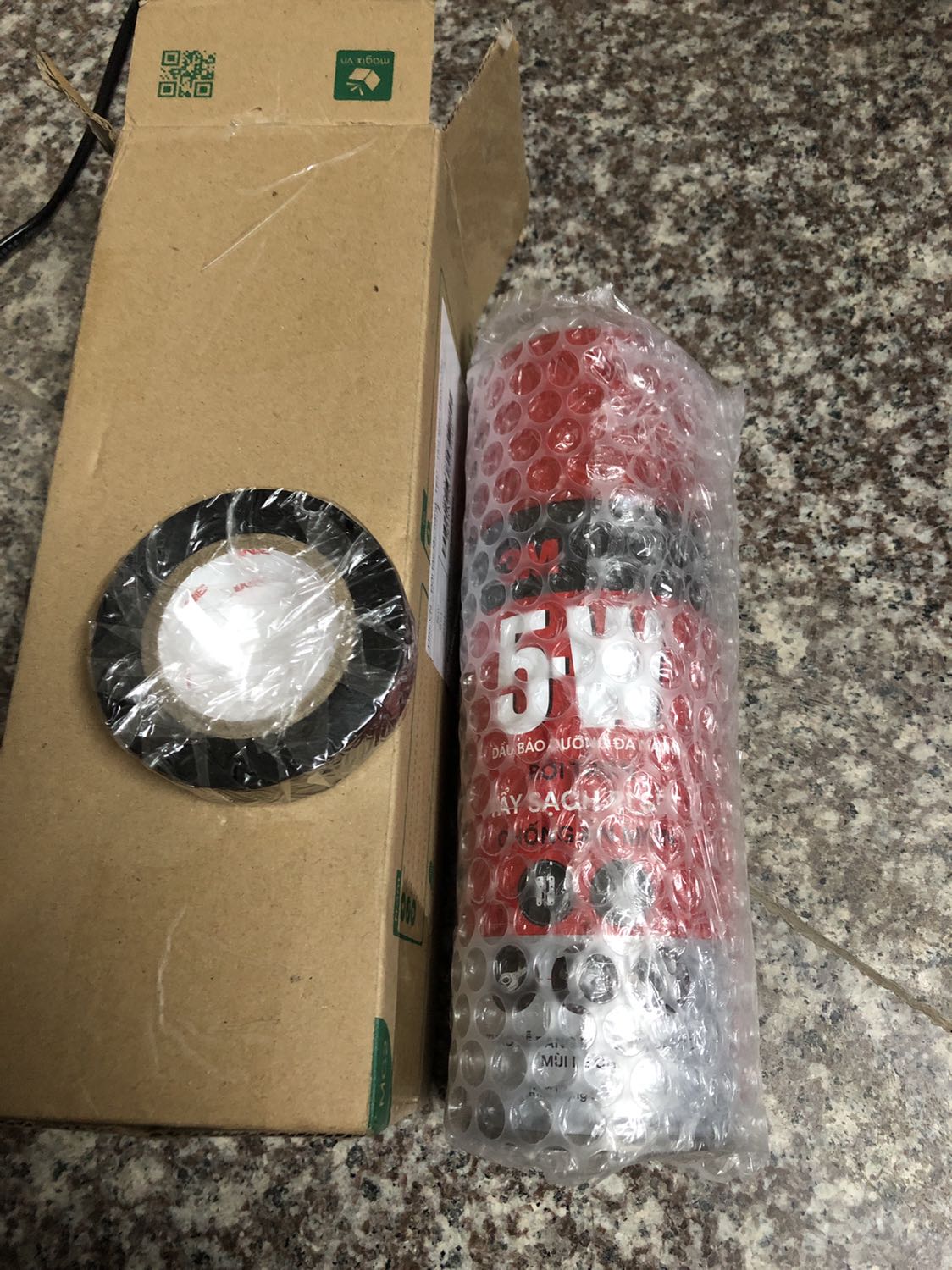 Shop Đóng gói cẩn thận. Sản phẩm chất lượng tốt, xịt thấm sâu vào các vị trí khít. Bôi trơn ngay các khớp nối, bi bạt đạn. Sau khi chùi sạch vẫn còn một lớp bám lại chống thấm nước cho bề mặt, đúng như quảng cáo. Shop Đóng gói cẩn thận. Sản phẩm chất lượng tốt, xịt thấm sâu vào các vị trí khít. Bôi trơn ngay các khớp nối, bi bạt đạn. Sau khi chùi sạch vẫn còn một lớp bám lại chống thấm nước cho bề mặt, đúng như quảng cáo.