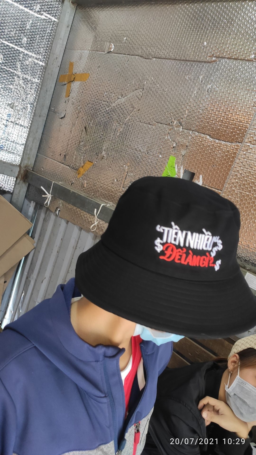 size hơi nhỏ, đầu nhỏ đội sẽ rất xinh. 
về chất lượng thì ổn nhé 👍