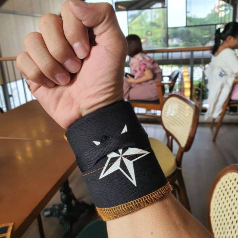 Rất hài lòng , mua cho cả team chơi street workout luôn , nhìn khá là chuyên nghiệp giống mẫu của dân chơi nước ngoài lắm , nói chung rất dể dùng , chắc chắn , có clip hướng dẫn cụ thể