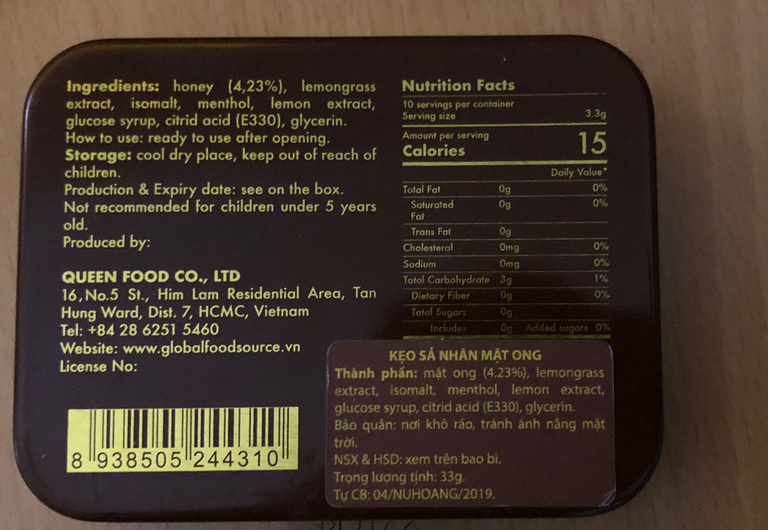Thông mũi, ngọt dịu, giảm cảm giác khó chịu vòm cổ họng.
Không đường.
Túi có 10 viên kẹo, không bọc mỗi viên để tiện khi mở hộp dùng.
Hộp kim loại nhỏ gọn, sạch đẹp nhưng không kín lắm, kiến vẫn chui vào được.
Nếu bạn dùng liên tục trong những ngày cảm lạnh thì khắc phục được hạn chế này.
Nên mua ạ, nhất là bạn kiêng đường.