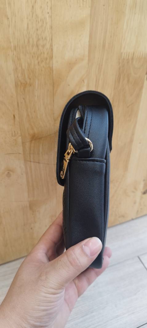 Túi thích lắm ạ bên ngoài nhỏ gọn nhưng bên trong rộng lắm ạ đường chỉ may rất đẹp . Giá cả lại quá hợp lý .... Luôn ủng hộ shop ạ !