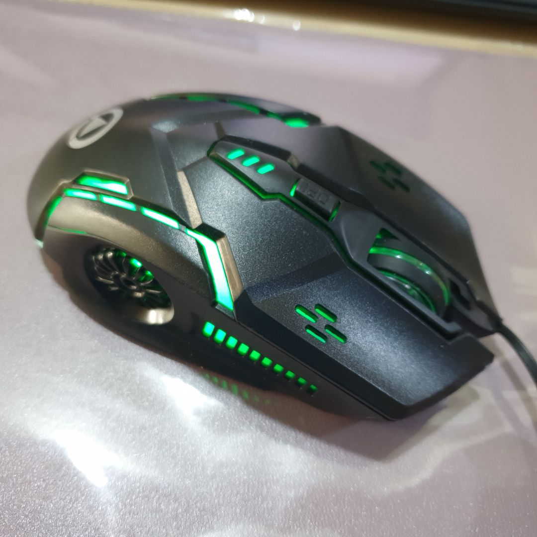 Chuột cầm chắc tay
Sử dụng êm và mượt
Đèn nền đổi màu đẹp lắm, nhìn rất thích
Sản phẩm đúng như mô tả