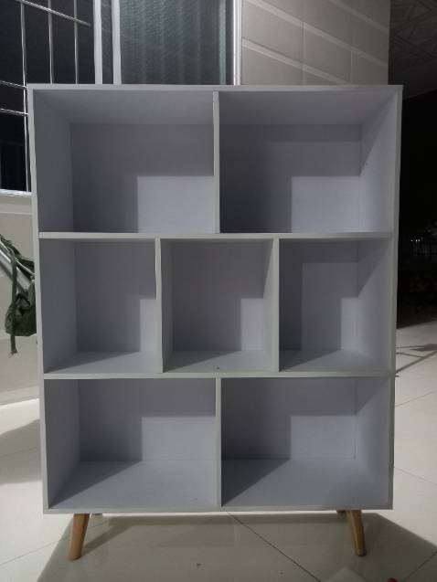 Tủ dễ lắp ráp, có hướng dẫn hẳn hoi, cơ mà tủ hơi dơ với bị tróc, nói chung là ổn Tủ dễ lắp ráp, có hướng dẫn hẳn hoi, cơ mà tủ hơi dơ với bị tróc, nói chung là ổn