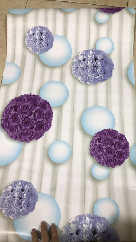 Giấy in rất đẹp, màu sắc tươi sáng hơn ảnh quảng cáo nhiều. Hàng giao đóng gói trong hộp carton dài lịch sự, tôi rất hài lòng