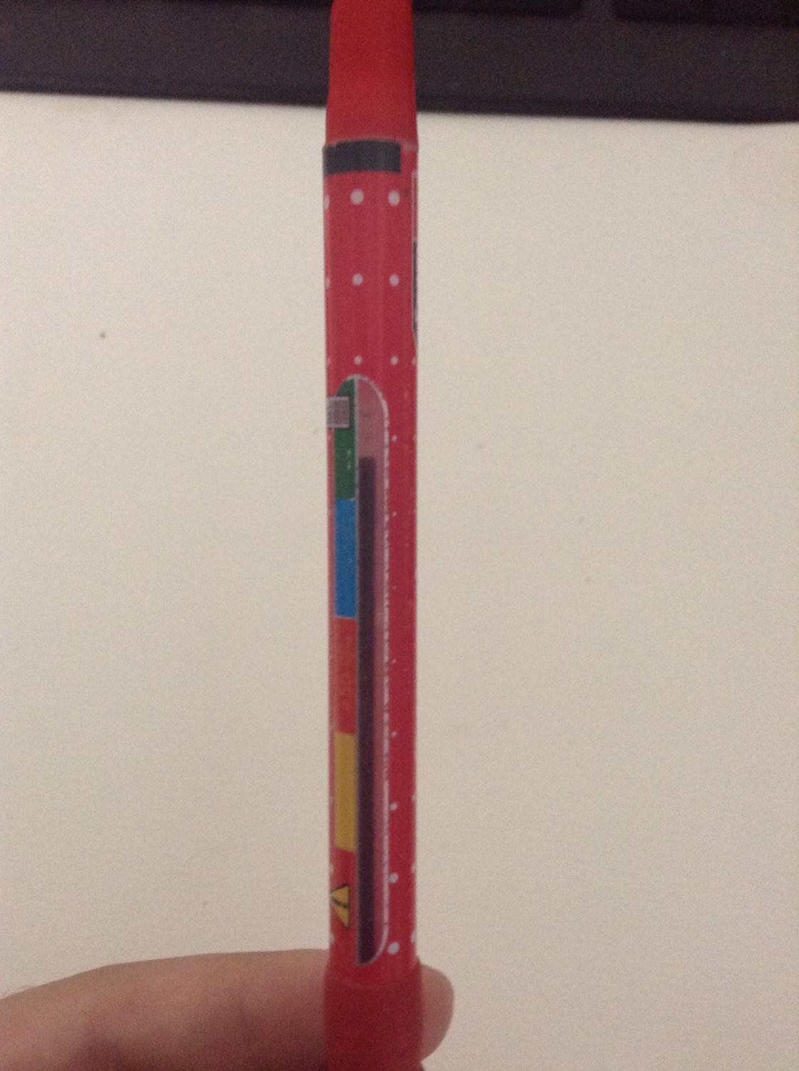 Mình đạt trên Tiki hồi đầu năm học  . May Mắn là cây Tiki giao cho mình mực ra đều và đậm . Viết bài rất êm . Minh sd duy nhất nó để ghi tiêu đề , chú thích cho tất cả các môn học ở trường và các lớp học thêm , giờ qua hk2 r vẫn còn . Dù sao cũng khuyến khích các bạn nên mua trực tiếp tại các VPP để được *** thử. 