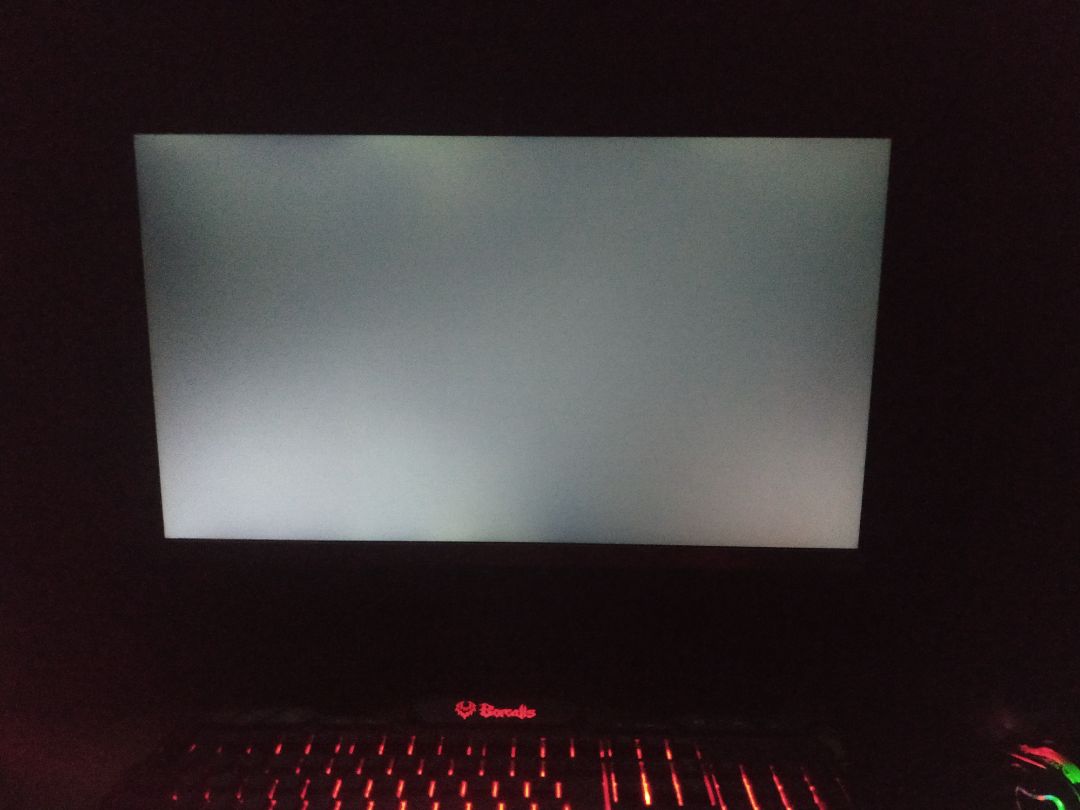 Mình lại lần nữa mua trúng màn bị lỗi hở sáng. 
Thực sự trước đó mình có thấy nhiều nhà cung cấp khác chỉ bán dưới 3 triệu, nhưng mình vẫn không mua, vì mình tin tưởng tiki trading nên quyết định đợi. Tiki trading lúc đó bán tới 3.288.000₫. Mình nhớ rất rõ vì mình canh tiki sale màn hình này từng ngày để mua mà. Rồi hôm qua tiki cuối cùng cũng sale còn 2.9***₫ mình rất vui, liền vào đặt mua ngay. 

Và rồi khi hôm nay mình nhận được màn hình vẫn bị lỗi hở sáng như màn LG lần trước, mình biết đây là lỗi đặc trưng của màn IPS, nên mình cũng không thể trách tiki hoàn toàn được, chỉ là mình hơi thất vọng vì cách tiki không chèn thêm xốp bên ngoài thùng vào mà chỉ bọc mỗi màng PE. Nhưng được cái là thùng hàng có vẻ mới và chỉnh chu hơn đợt mình mua màn LG của nhà cung cấp không phải tiki trading.
Và dù biết đây là lỗi thường có nhưng mình vẫn không chấp nhận được cái màn hình bị hở sáng như thế.
Nó còn làm mình có cảm giác khi nhìn kỹ vào một ảnh chỉ có một màu cụ thể như: xanh, đỏ,... cảm giác như nó không đều màu ấy, với lại mình cảm thấy màu của màn hình samsung này không rực rỡ bằng màn hình LG lần trước mua.
Mình không hài lòng về màn hình này, đổi đi đổi lại cũng rườm rà, lấy ra rồi lại phải đóng vô thật cẩn thận, còn phải chờ người tới lấy, chờ người giao hàng/trả tiền lại nữa. Riêng cái việc lần trước đổi màn hình LG đến lần thứ hai mà cái màn nó còn hở sáng nặng hơn lần đầu đã tạo cho mình cảm giác phải dè chừng khi đổi hàng, nên lần này mình muốn hoàn tiền lại. 

Và mình cũng không khuyến khích những ai gặp trúng hàng lỗi nhưng lại ngại phải đổi trả, cuối cùng giữ lấy thiệt hại về mình, làm như vậy chỉ khiến cho những nhà cung cấp trục lợi mà tẩu tán được hàng lỗi thôi, huống hồ tiki có chính sách bảo vệ người dùng rất tốt, khi được xác minh là bị lỗi sẽ cử người đến thu hồi hàng cho bạn, ra bưu điện gửi trả lại hàng cũng không mất phí giao, không như nhiều trang thương mại điện tử khác đã không đến lấy hàng thì thôi còn để người mua trả phí giao nữa, còn nếu bạn cảm thấy những món đó không có bao nhiêu giá trị, và bản thân chấp nhận được khiếm khuyết của sản phẩm đó thì cứ dùng thôi, riêng mình thì không. 
Chỉ là tiki cũng có khuyết điểm là thời gian thu hồi và đổi mới khá lâu, nhanh nhất cũng phải 4-5 ngày cho mặt hàng điện tử.

mình mua qua nhiều mặt hàng trên tiki rồi, từ máy lạnh mình dùng đã gần 4 năm, và tủ lạnh mới mua được vài tháng đều dùng rất tốt. Nên dù đôi khi gặp trúng hàng lỗi, giao sai sản phẩm này kia mình cũng buồn bực lắm nhưng vẫn ủng hộ tiki. Cũng chính vì vậy mà mình viết khá dài, mong rằng tiki sẽ đọc hết và phản hồi cho mình về việc hoàn tiền qua e***, hoặc liên hệ với *** có đuôi ******4109 sớm để giải quyết nhanh chóng cho mình. Mình không muốn tiết lộ *** nên chỉ ghi 4 số đuôi, hy vọng tiki check được qua hệ thống và liên hệ lại, không thì cứ liên lạc qua *** cũng được.
Cảm ơn nhiều nhé.