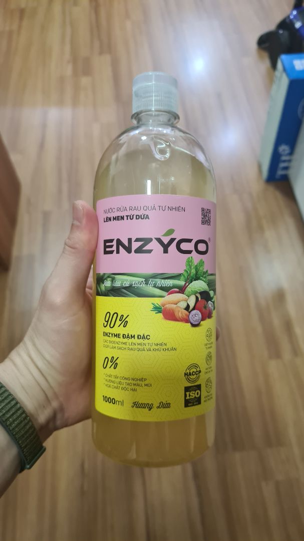 Ủng hộ hàng Việt Nam, nước rửa có mùi chua, ít bọt, chai sản phẩm có nhược điểm là không thể định lượng được nên khi rót ra phải nhắm chừng chớ không canh bao nhiêu ml được.