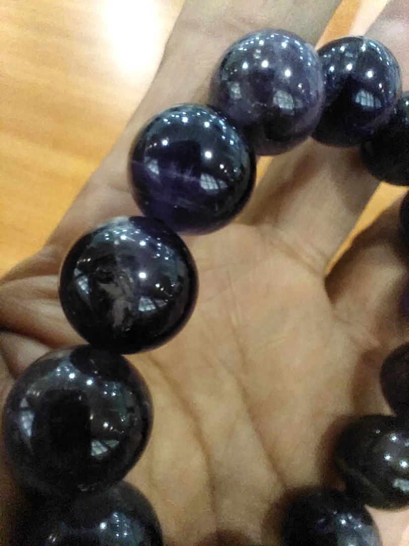 màu sắc hoàn toàn khg giống hình , rất nhiều viên bị rạn