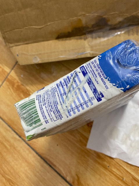 Vẫn luôn hài lòng và đặc biệt yên tâm khi mua hàng của Tiki Trading. Nhưng lần này lỗi vận chuyển sơ ý để tác động bên ngoài thùng làm rách mất một hộp sữa này. Mình nhận hàng thì thấy thùng bị ướt, may chỉ bị 1 hộp