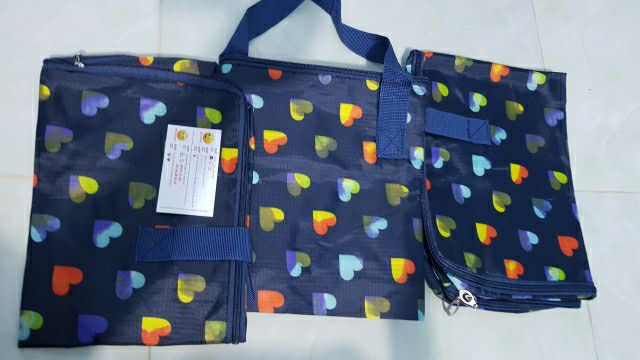 shop giao hàng, vải dày dặn , mình thử đổ nc xem chống thấm k thì chống thấm thật. sp tốt cho shop 5 sao vì tư vấn nhiệt tình