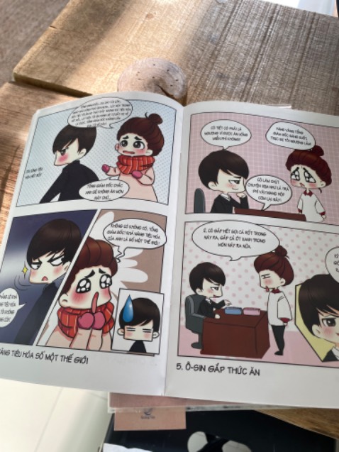 Ê mấy pà, thời này mà còn đọc ngôn tình tổng tài có phải là mơ mộng hão huyền và rất sến, qua thời rồi hem. Nhưng mà sao tui 3x tuổi rồi mà vẫn thấy nó đáng iu vậy ta haha, dễ thương lắm á, mua theo review của mọi người, ai ngờ nó dễ thương vậy. 

Đôi cái đọc nó vô lí nhưng ngôn tình vốn dĩ nó là vậy mà, nhưng công nhận tác phẩm này nhiều đoạn nó hài đọc cười cười vậy đó :))) dễ thương lắm nên tui mới để lại review đây kka