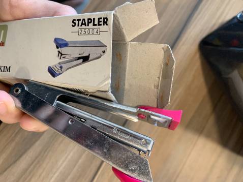 Tôi mới nhận hàng sáng nay và rất thất vọng. Hàng cũ như đã xài rồi.