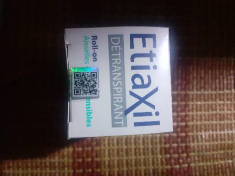 Tối trước khi đi ngủ mình lăn. Hôm sau ko cảm thấy mùi hay đổ mồ hôi nhiều nữa. Nói chung các bạn làm theo đúng hướng dẫn thì sẽ có kết quả ạ. Ban ngày mình dùng loại khác kiểu cho thơm thôi ak. Nói chung là rất hài lòng về sản phẩm Etiaxil luôn ạ. Mấy hôm đầu mình dùng liên tiếp mỗi đêm. Giờ thì tuần dùng 2 lần thôi.