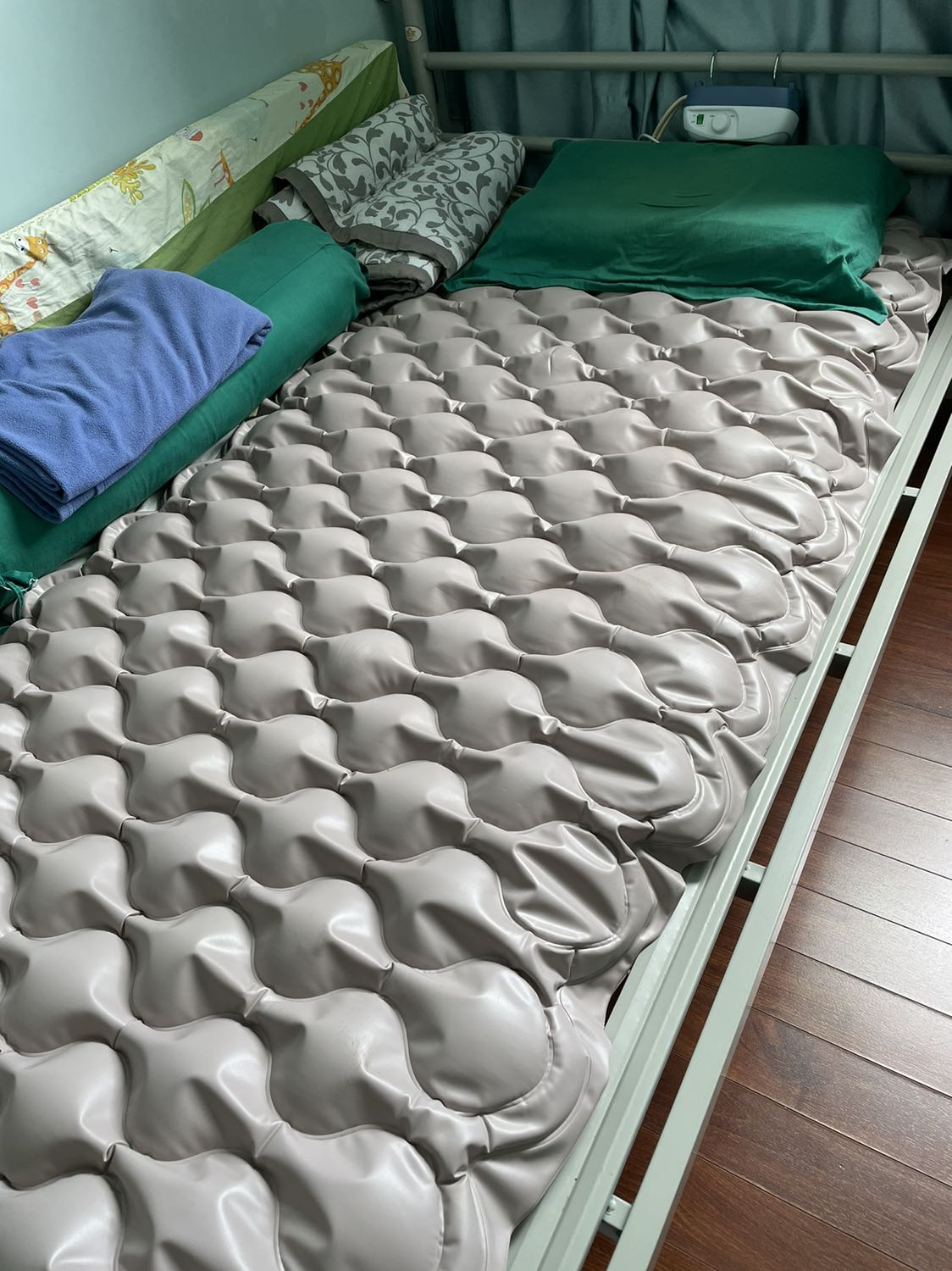 Nhà mình xài liên tục mỗi ngày, giảm lực tỳ đè, vết loét cải thiện. Đáng mua!!!