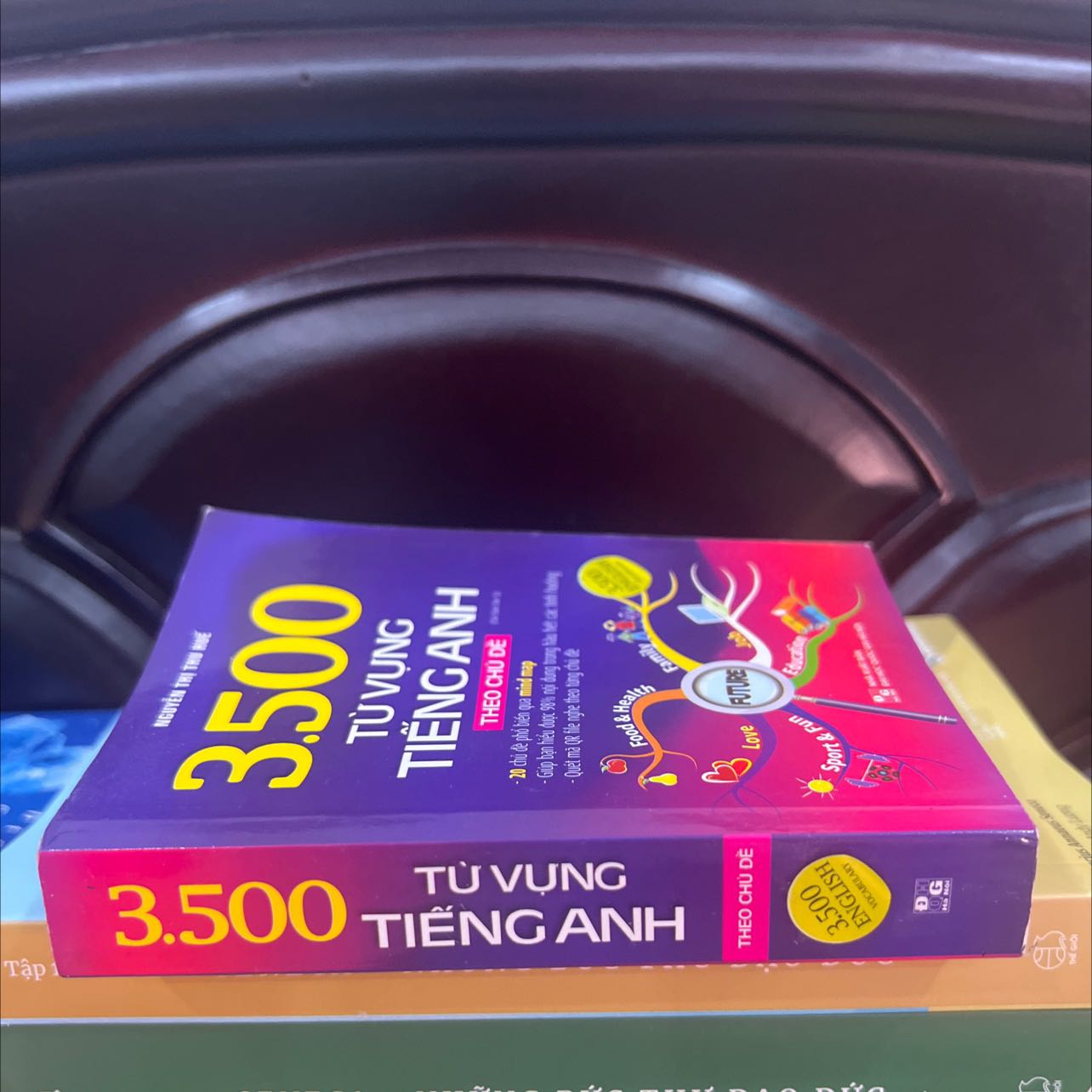 Sản phẩm chất lượng tốt
Nội dung thì không có gì phải bàn oig
Tiki giao hàng nhanh, thiếu chống bảo vệ sách, mih mong tiki trading sẽ cải thiện thêm lớp bọc bảo vệ sách