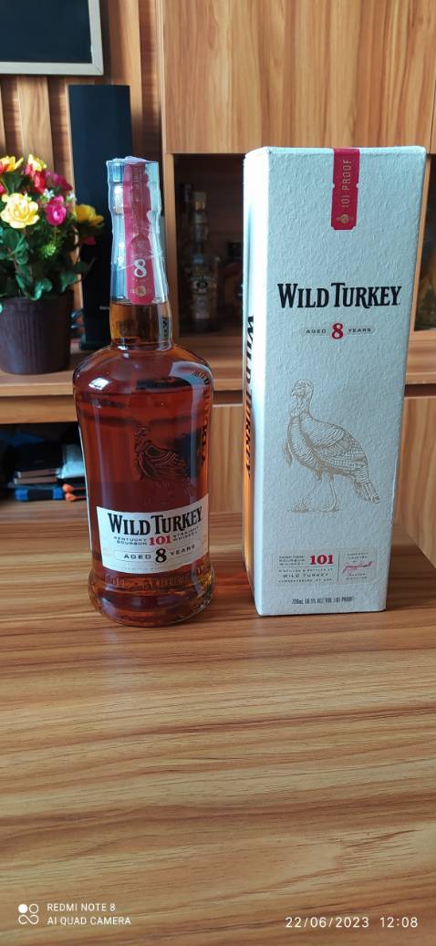 Rượu còn nguyên seal, chai và hộp đẹp. Nhà bán hàng gửi hàng nhanh,chuyên nghiệp, uy tín. TIKI đóng gói bao bì rất kỹ và an toàn, giao hàng nhanh.