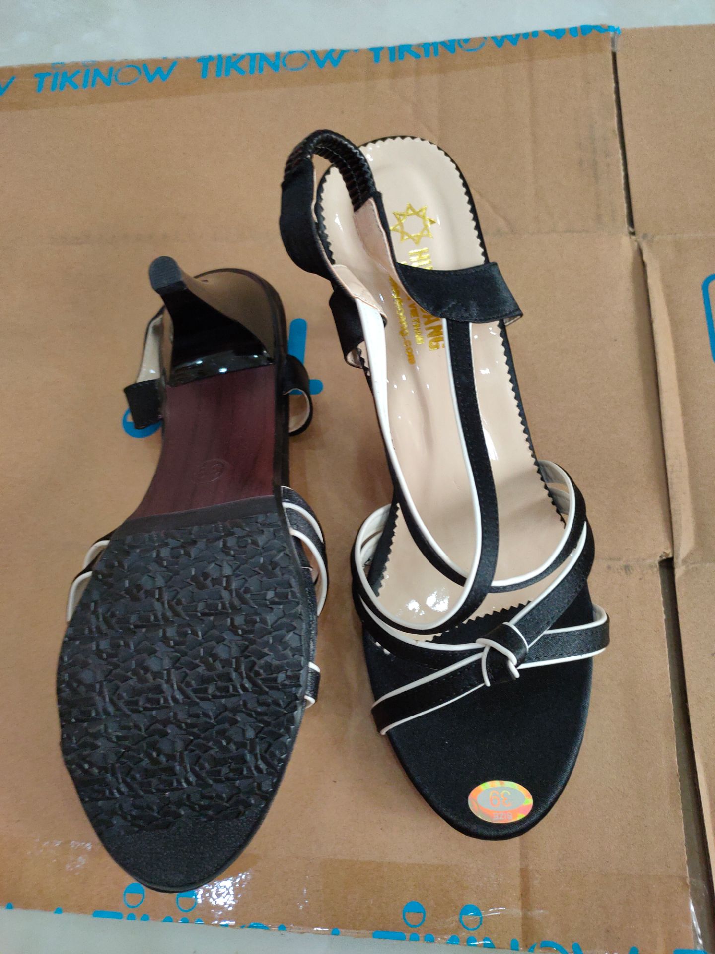 Giày đẹp nhẹ đi êm chân, Rất tốt....... Sẽ tiếp tục ủng hộ.