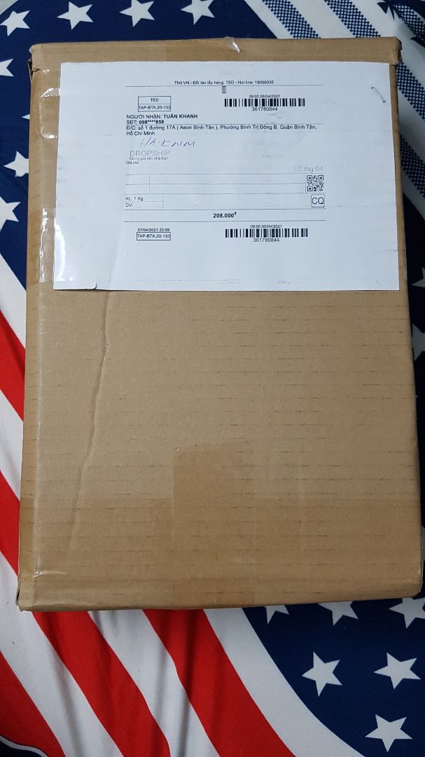 Hàng được đóng gói kỹ, màu tranh đẹp, giao hàng nhanh, có thêm lớp kính bên ngoài càng tuyệt hơn