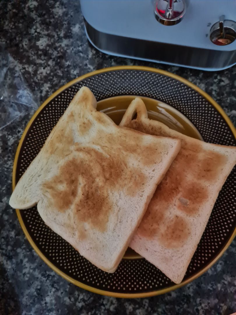 Máy sử dụng rất ok. Máy mạnh, mình nướng mức 3 nhưng đã ra màu vàng đủ dùng rồi. có điều dây điện hơi ngắn nên sẽ cần đặt máy ở gần ổ điện. Máy không có đồ đậy nên dùng xong mình hay lấy khăn phủ lên để đỡ bụi. Mua ở tiki sale còn khoảng 480k khá ok