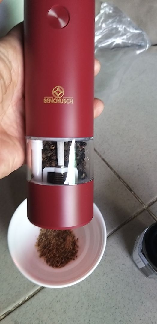 Có đèn. Sạc Type C luôn. Quà tặng kèm hủ tiêu Phú Quốc thơm phức.