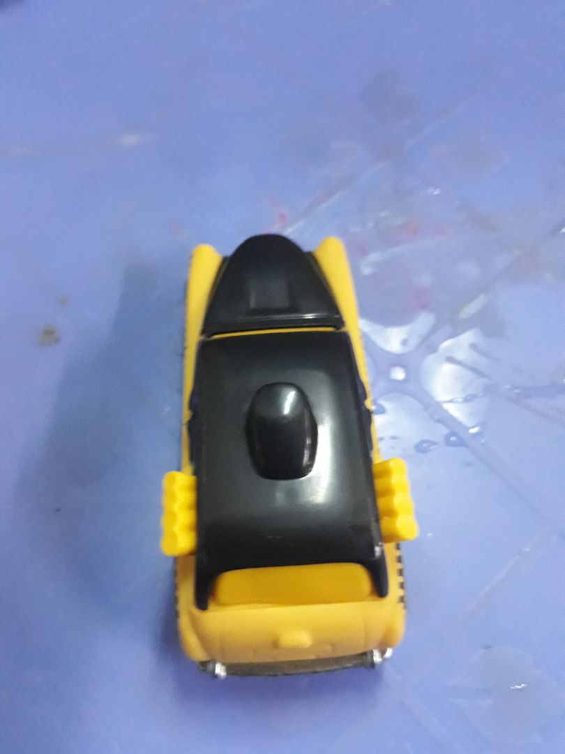 chỉ đổi xung quanh thân xe thôi