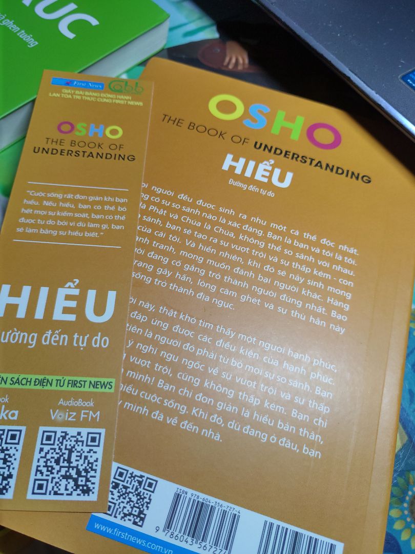 Sách bên First News rất nhẹ dù sách dầy. Cuốn nào cũng có bookmark đi kèm nên rất thích. Sách mới nhận thành ra cũng không review về nội dung được. Nhưng của Osho nên mình mua thôi. Sách bên First News rất nhẹ dù sách dầy. Cuốn nào cũng có bookmark đi kèm nên rất thích. Sách mới nhận thành ra cũng không review về nội dung được. Nhưng của Osho nên mình mua thôi.