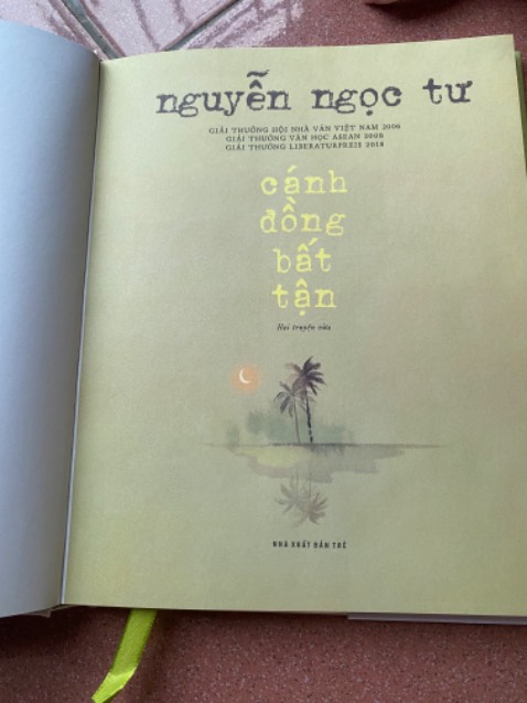 Sách Giao rất nhanh ah
Sách thiết kế bìa cứng có áo bọc ngoài và đánh dấu trang nhé ah
Nội dung có những nỗi buồn và có khi khắc khoải