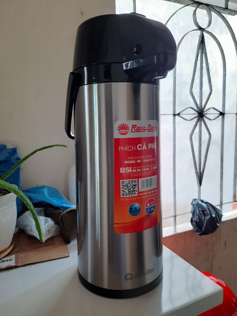 Tiki đóng gói cẩn thận. mình rất hài lòng về phích nước nóng này, rất tiện ích. mấy a có vợ sắp sanh nên sắm để dành cho vợ pha ngũ cốc hay pha sữa cho bé rất tiện. giữ nóng lâu , còn chất lượng độ bền xài một thời gian lâu mới biết đc
mình mua của nhà cung cấp Huyền Châu Bùi