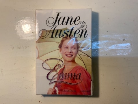 Ui sách xinh xỉu luôn sốp ơiii. Có điều anh shipper tới giao lúc mình không có nhà cái người nhà mình ra nhận giùm. Xong nhà mình có hỏi gửi tiền gì không thì ảnh trả lời không luôn. Mình nghĩ ảnh nhầm rùi hay sao đó. Có cách nào để mình gửi tiền không chứ để anh đền thì tội nghiệp lắm huhu