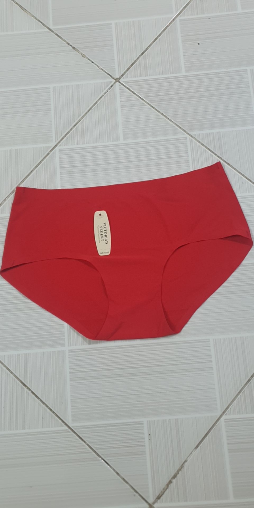 chất vải thì ổn. nhưng mình đặt size M (35 -50kg). nhưng giao cho mình cái quần to hơn rất nhìu ( cỡ size L hoặc XL). mình muốn đổi size nhưng nt shop k rep