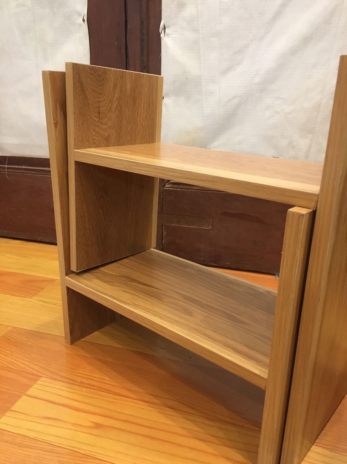 Chất lượng sản phẩm tồi, gỗ cắt bị vênh, lỗ khoan và vít bị thiếu. Mình có cưa và máy khoan nên có thể tự sửa để dùng được còn người khác e là phải trả lại vì ko thể lắp được.