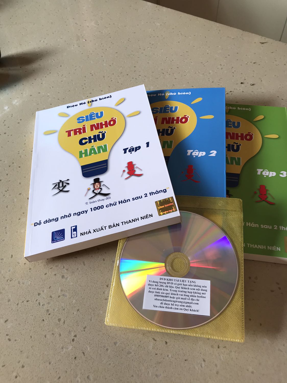 Tiki giao hàng nhanh, đóng gói cẩn thận. Bộ sách rất dễ tự học vì trình bày rõ, đẹp, logic, có DVD đi kèm bảng hướng dẫn cẩn thận. Không phải vì để được tặng voucher giảm giá 15% mà mình khen ngợi mà thật sự bộ sách rất có ich cho mình và cung cach phục vụ của shop rất có văn hoá, dễ thương