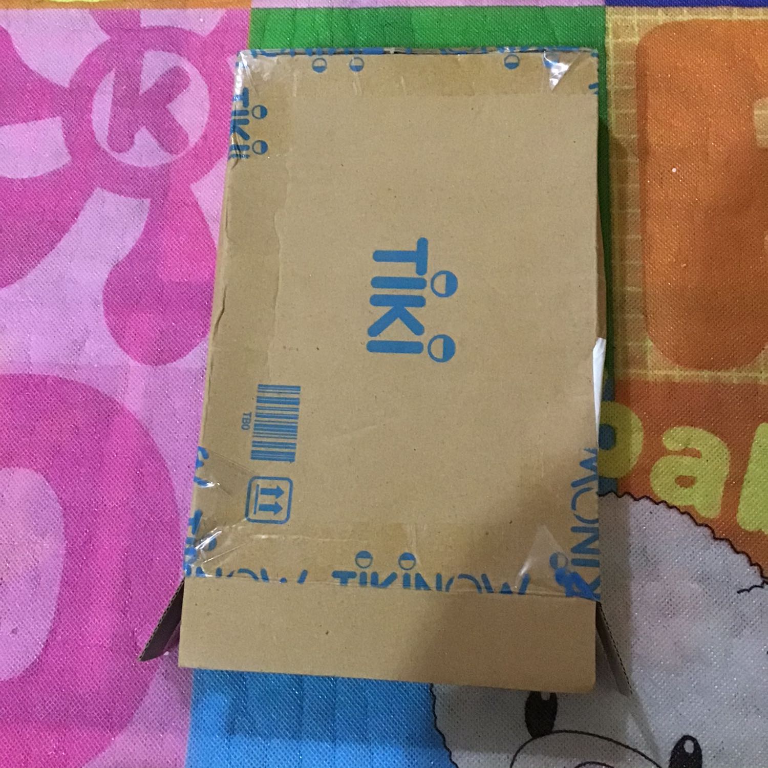 Tiki vẫn đóng sách như thường lệ,cuốn này to dày vừa khít hộp nên khi nhận hàng mình khá lo lắng bị móp,rất may k bị sao,chỉ hơi quăn chút gáy nhưng chắc do bảo quản chứ k phải do vận chuyển. Cuốn này là một trong những cuốn ít giảm sâu,nên khi giảm 50% lại kết hợp mã giảm 20k/ đơn 119k của ngày thứ 2 ngày hội bookclub nên mình hốt luôn,tính ra cũng giảm đc trên dưới 60% thế này là ổn