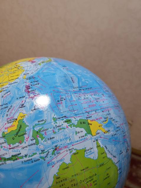 Quả cầu bị móp một phần bên mặt Quả cầu bị móp một phần bên mặt