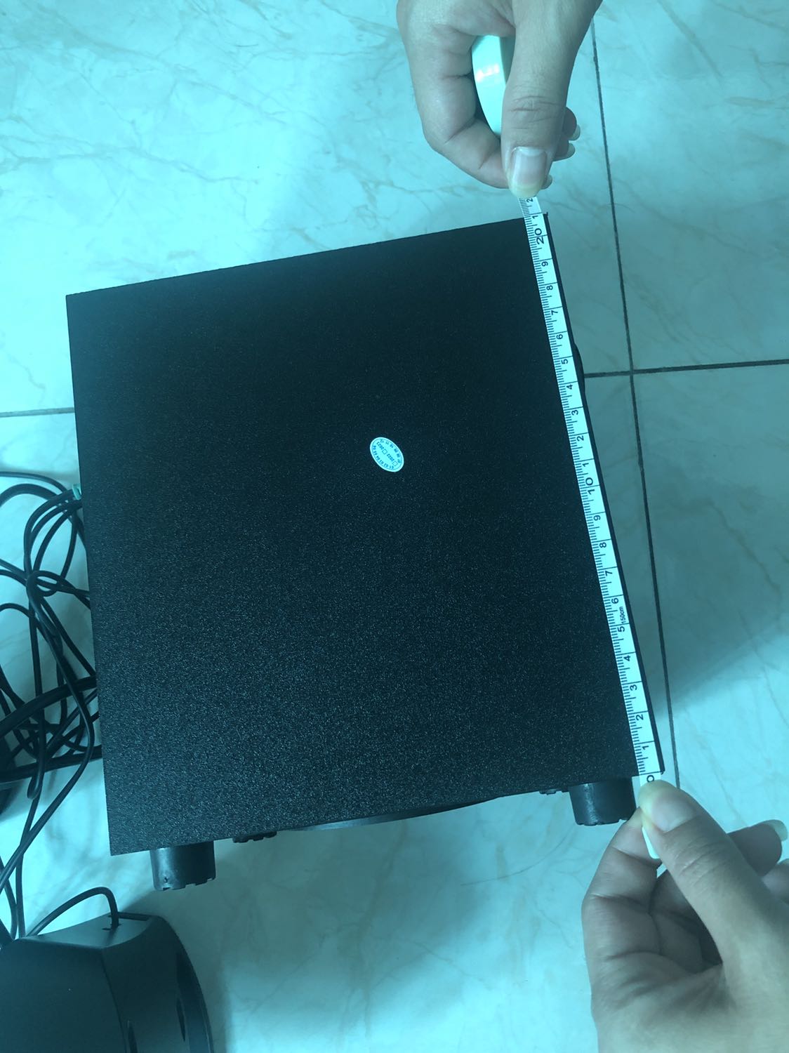 Nhận được loa kích thước nhỏ hơn và nhẹ cân hơn khá nhiều so với thông tin trong mô tả sản phẩm, chất lượng âm thanh rất chán. Lần nào mua hàng Tiki cũng chọn Tiki Trading vì tin tưởng, nhưng lần này khá thất vọng. Đã gửi yêu cầu đổi trả.