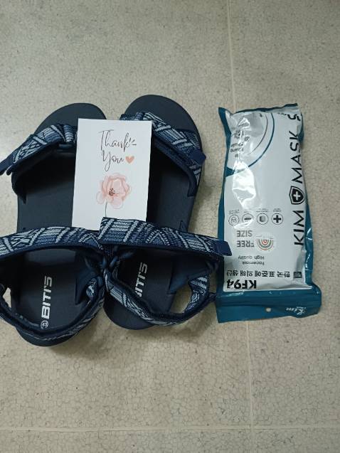 Mẫu mã đẹp thấy cũng chắc chắn so với tầm giá, bitis thì chắc độ bền khỏi nói rồi, giao nhanh so với dự kiến, sẽ tip tuc ủng hộ tiki