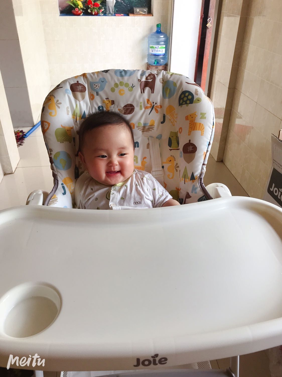 Cực kỳ thích. Ghế đẹp chắc chắn bé mình mới 5 tháng ngồi thử rất thích