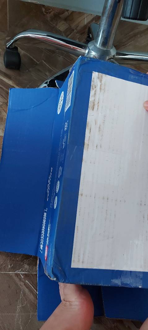 Giấy bị nhăn góc. Đóng gói chưa được tốt, hộp bị gãy móp k biết do vận chuyển hay đã bị từ trước vì ream giấy bị khui keo ra như đã sd rồi. Shop có thiện chí đổi hàng nhưng mình k thk cách làm việc của tiki khi sp cần đc đổi trả. Phức tạp và ảnh huởng đến bưu tá nên m k đổi nữa. Rất hy vọng tiki bv khách hàng như bên ***.