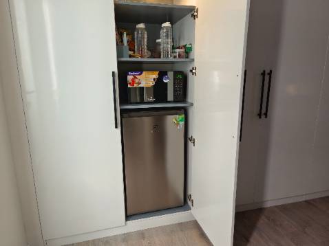 Sản phẩm đầu có gặp lỗi, Điện máy Liên Minh đã hỗ trợ rất tốt 1 đổi 1. Rất hài lòng với việc mua sắm này.
Về tủ lạnh thì độ ồn khi máy chạy dao động 15-18db (đo bằng app Sound Meter),  để ở mức 2-3 là ổn định sử dụng.