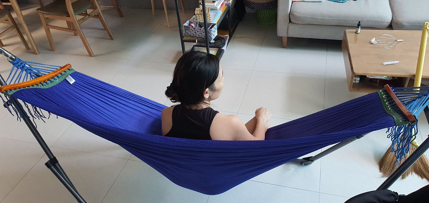 Rất chắc chắn. Hàng đẹp và đúng như hình mô tả. Giao hàng đúng hẹn. Đặc biệt võng có khung rất cứng cáp và *** võng thì khỏi chê