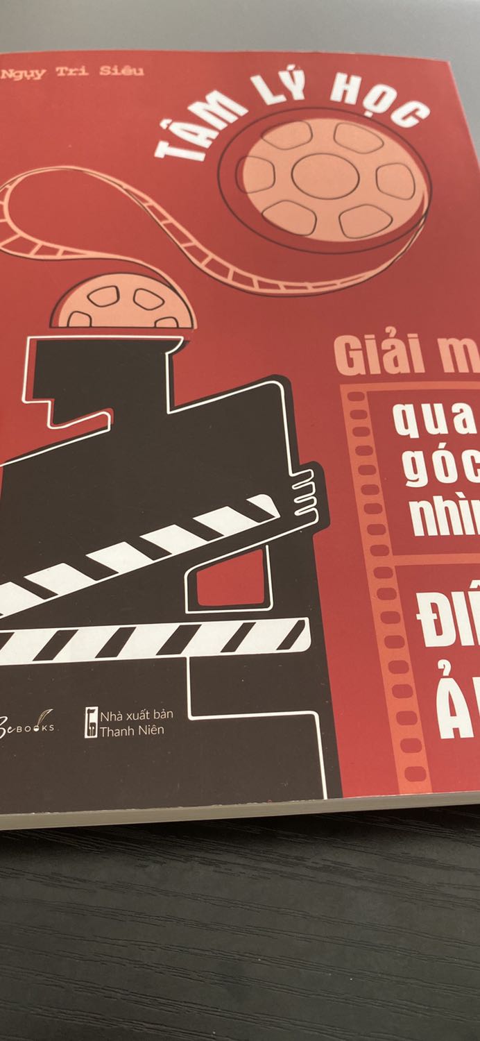 Sách có nhiều kiến thức khá hay, phân tích dễ hiểu, dẫn chứng phim ảnh nhưng bạn ko nhất thiết phải coi phim thì mới hiểu được. Tuy nhiên, tác giả là người vô thần và hơi tiêu cực, có lẽ sẽ khiến nhiều người đọc vào vỡ mộng hoặc khó chịu, chỉ nên đọc bằng tâm thế tham khảo.