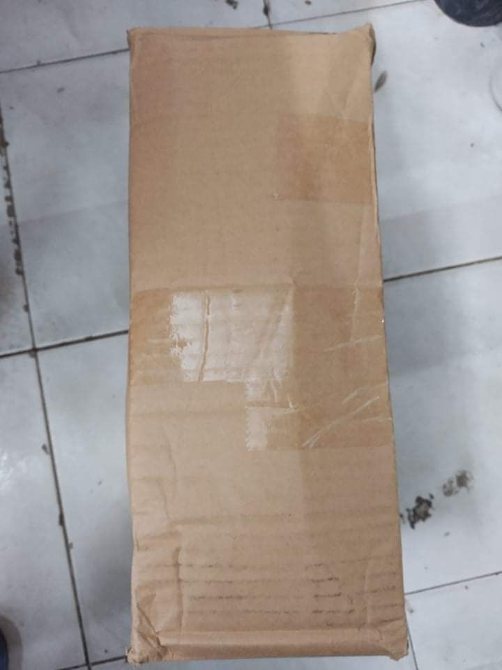 Mình đặt nguyên thùng mà Shop giao cho mình như này, khác gì hàng chợ không?  Đóng gói sơ sài, Tiki thu hồi sản phẩm sớm giúp mình nhé.