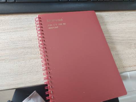 Mình cần gấp sổ nên ship tiki giao nhanh 2h, 
Shipper thì dễ thương. Sổ thì chất lượng, giấy ko bị lem sang trang khác nha mn. K bị hôi giấy đâu. 10 điểm cho shop và app ^^