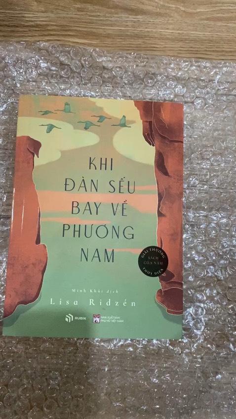Bìa đẹp, thấy review hay nên mua thử, hi vọng sẽ có trải nghiệm tốt 🥰