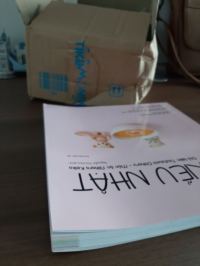 sách nội dung rất đáng đọc dành cho gia đình mới có hoặc chuẩn bị có con.
tuy nhiên, thực đơn trong sách là thực đơn của ng Nhật, ng đọc cần nắm ý tưởng và tự tạo thực đơn cho gia đình.
Điểm trừ: hộp giao đến móp méo, không vừa với kích thước của quyển sách nên sách bị cong, vênh! sách nội dung rất đáng đọc dành cho gia đình mới có hoặc chuẩn bị có con.
tuy nhiên, thực đơn trong sách là thực đơn của ng Nhật, ng đọc cần nắm ý tưởng và tự tạo thực đơn cho gia đình.
Điểm trừ: hộp giao đến móp méo, không vừa với kích thước của quyển sách nên sách bị cong, vênh!